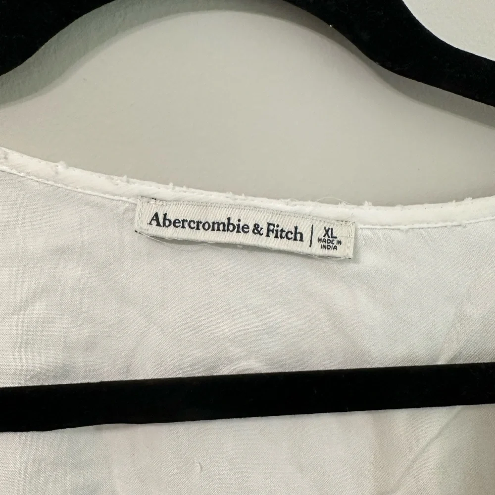 Women’s Abercrombie Blouse - Picture 2 of 3
